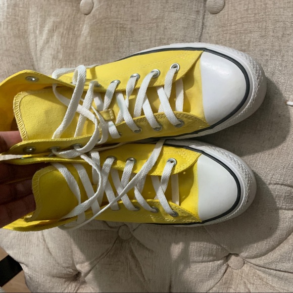 womens yellow converse sneakers